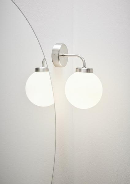 Hafa Globe lampe - Børstet krom Hafa Globe lampe - Børstet krom