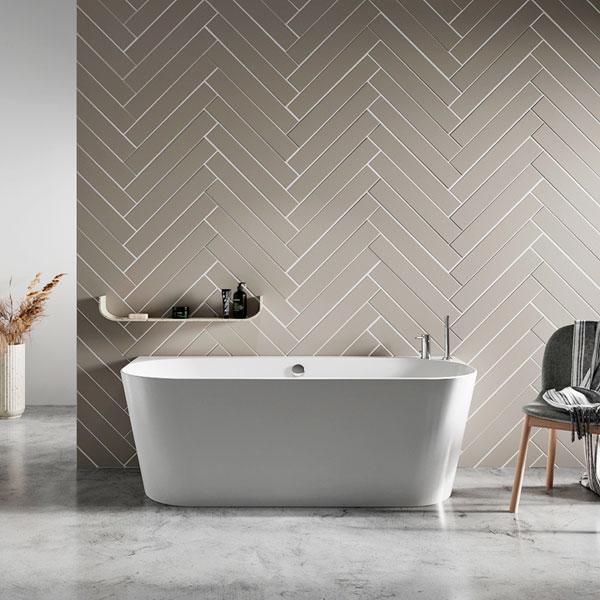 Str&oslash;mberg Nino Back-To-Wall badekar 1550 x 800 mm