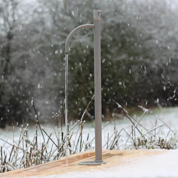 Frostline Eqi fritstående frostfri vandpost - Tappehøjde 380 mm - Rustfrit stål Frostline Eqi fritstående frostfri vandpost - Tappehøjde 380 mm - Rustfrit stål