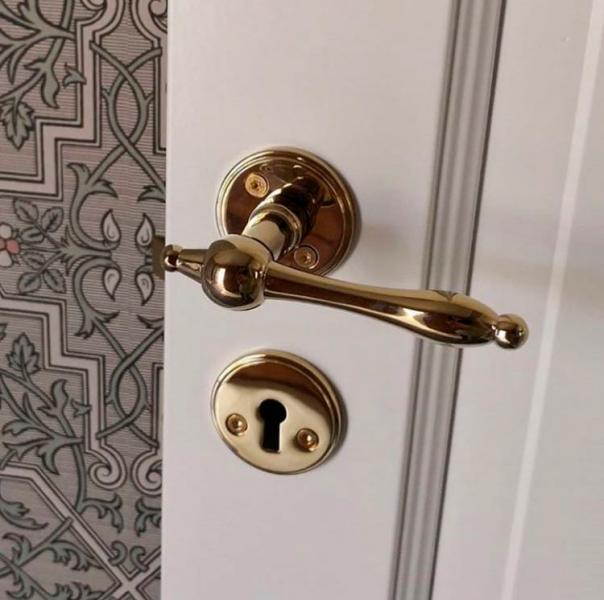 Beslagsboden vintage indend&oslash;rs d&oslash;rh&aring;ndtag inkl. n&oslash;gleskilt - Messing PVD