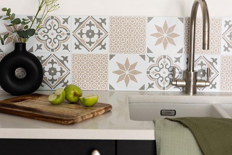 D-C-fix selvkl&aelig;bende fliser til v&aelig;g - Lina beige