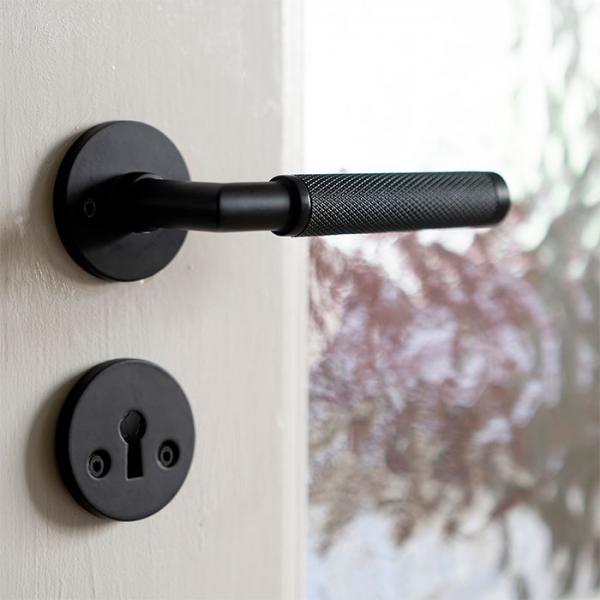 Beslagsboden Design indend&oslash;rs d&oslash;rh&aring;ndtag m/crystal cut - Mat sort - S&aelig;t &aacute; 4 stk