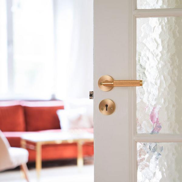 Beslagsboden Design indend&oslash;rs d&oslash;rh&aring;ndtag m/crystal cut - B&oslash;rstet messing PVD - S&aelig;t &aacute; 4 stk