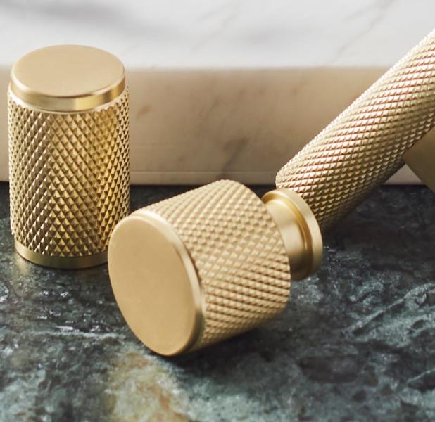 Beslagsboden knobgreb BB451 m/crystal cut - B&oslash;rstet messing